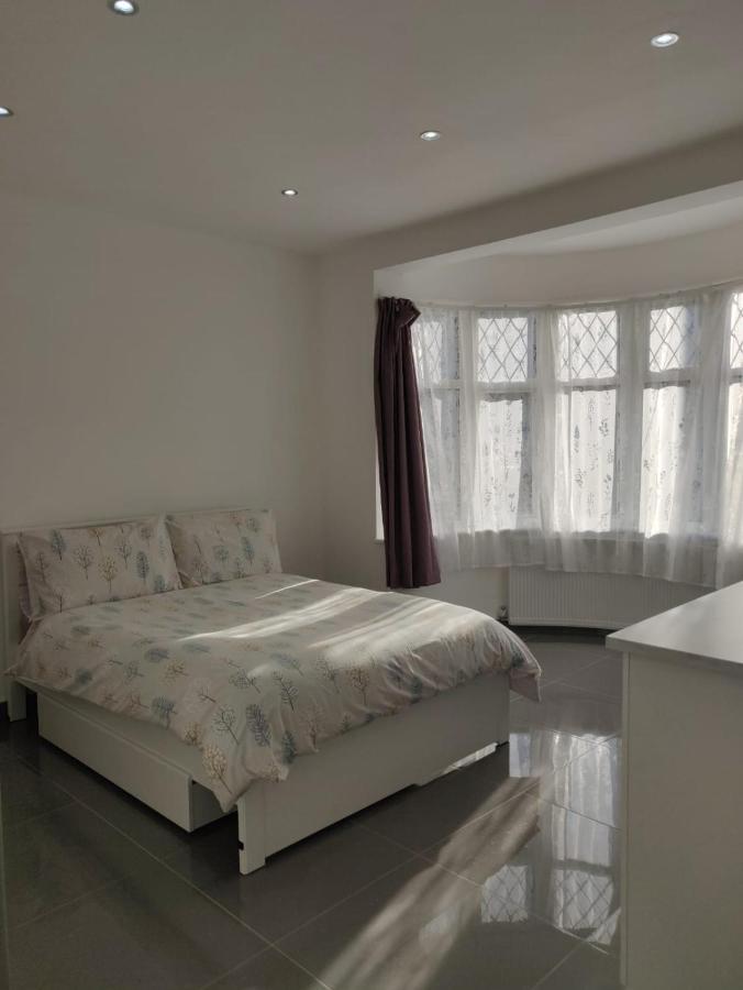 Stunning Double Room In Harrow Wembley - Khoob House London Exterior photo